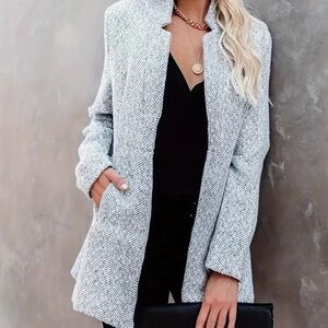 Gray Long Jacket with Textured Fabric and Wide Collar